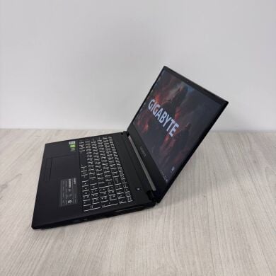 Игровой ноутбук Б-класс Gigabyte G5 KC / 15.6" (1920x1080) IPS / Intel Core i5-10500H (6 (12) ядер по 2.5 - 4.5 GHz) / 16 GB DDR4 / 512 GB SSD NVMe / nVidia GeForce RTX 3060, 6 GB GDDR6, 192-bit / WebCam