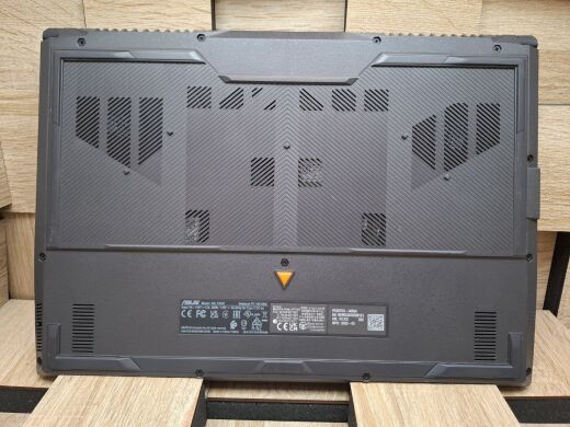 Ігровий ноутбук Asus TUF Gaming A15 FA507XU / 15.6" (1920x1080) IPS / AMD Ryzen 9 7940HS (8 (16) ядер по 4.0 - 5.2 GHz) / 16 GB DDR5 / 512 GB SSD M.2 / nVidia GeForce RTX 4050, 6 GB GDDR6, 96-bit / WebCam