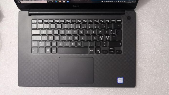 Ігровий ноутбук Dell Xps 15 7590 / 15.6" (3840х2160) IPS / Intel Core i9-9980HK (8 (16) ядер по 2.4 - 5.0 GHz) / 32 GB DDR4 / 1 TB SSD / nVidia GeForce GTX 1650, 4 GB GDDR5, 128-bit / WebCam / NO ODD