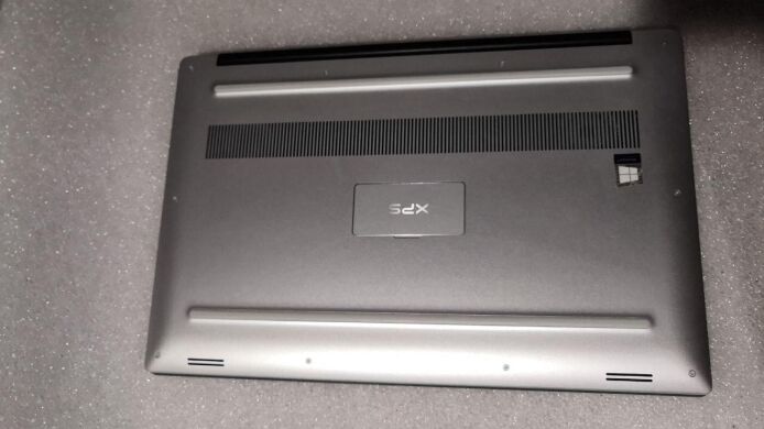 Ігровий ноутбук Dell Xps 15 7590 / 15.6" (3840х2160) IPS / Intel Core i9-9980HK (8 (16) ядер по 2.4 - 5.0 GHz) / 32 GB DDR4 / 1 TB SSD / nVidia GeForce GTX 1650, 4 GB GDDR5, 128-bit / WebCam / NO ODD