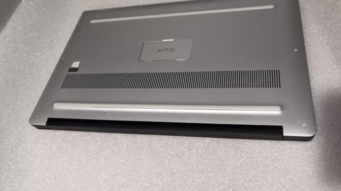 Ігровий ноутбук Dell Xps 15 7590 / 15.6" (3840х2160) IPS / Intel Core i9-9980HK (8 (16) ядер по 2.4 - 5.0 GHz) / 32 GB DDR4 / 1 TB SSD / nVidia GeForce GTX 1650, 4 GB GDDR5, 128-bit / WebCam / NO ODD