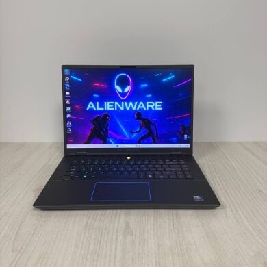 Ігровий ультрабук Б-клас Dell Alienware m16 R2 / 16" (2560x1600) IPS / Intel Core Ultra 9 185H (16 (22) ядер по 1.8 - 5.1 GHz) / 32 GB DDR5 / 1000 GB SSD / nVidia GeForce RTX 4070, 8 GB GDDR6, 128-bit / WebCam
