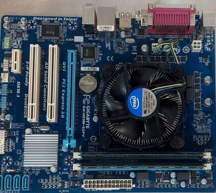 Комплект: Материнская плата Gigabyte GA-H61M-S2PV / Intel Core i5-2500 (4 ядра по 3.3 - 3.7 GHz) / Socket LGA 1150 / 16 GB DDR3 / 500 GB HDD / кулер