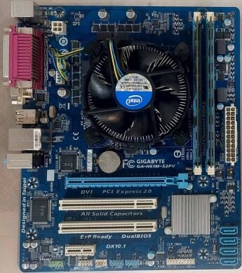 Комплект: Материнская плата Gigabyte GA-H61M-S2PV / Intel Core i5-2500 (4 ядра по 3.3 - 3.7 GHz) / Socket LGA 1150 / 16 GB DDR3 / 500 GB HDD / кулер