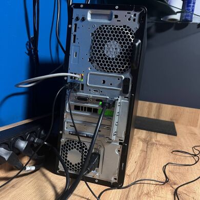 Компьютер HP EliteDesk 800 G3 Tower / Intel Core i5-7500 (4 ядра по 3.4 - 3.8 GHz) / 16 GB DDR4 / 250 GB SSD + 1000 GB HDD / nVidia GeForce GTX 1650 Super, 4 GB GDDR6, 128-bit Компьютер HP EliteDesk 800 G3 Tower / Intel Core i5-7500 (4 ядра по 3.4 - 3.8 GHz) / 16 GB DDR4 / 250 GB SSD + 1000 GB HDD / nVidia GeForce GTX 1650 Super, 4 GB GDDR6, 128-bit