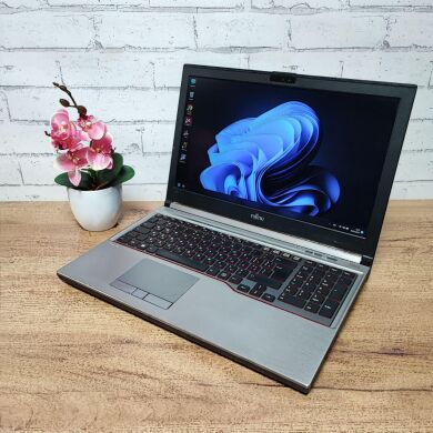 Мобільна робоча станція Fujitsu Celsius H730 / 15.6" (1920x1080) TN / Intel Core i7-4810MQ (2 (4) ядер по 2.8 - 3.8 GHz) / 24 GB DDR3 / 128 GB SSD / nVidia Quadro K510M, 1 GB GDDR5, 64-bit / WebCam