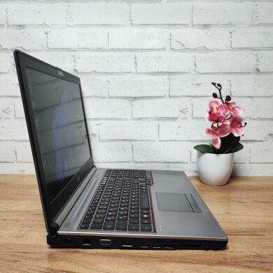 Мобільна робоча станція Fujitsu Celsius H730 / 15.6" (1920x1080) TN / Intel Core i7-4810MQ (2 (4) ядер по 2.8 - 3.8 GHz) / 24 GB DDR3 / 128 GB SSD / nVidia Quadro K510M, 1 GB GDDR5, 64-bit / WebCam