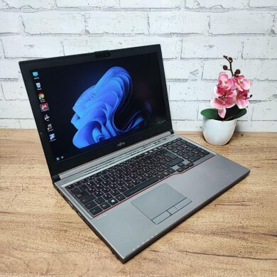 Мобільна робоча станція Fujitsu Celsius H730 / 15.6" (1920x1080) TN / Intel Core i7-4810MQ (2 (4) ядер по 2.8 - 3.8 GHz) / 24 GB DDR3 / 128 GB SSD / nVidia Quadro K510M, 1 GB GDDR5, 64-bit / WebCam