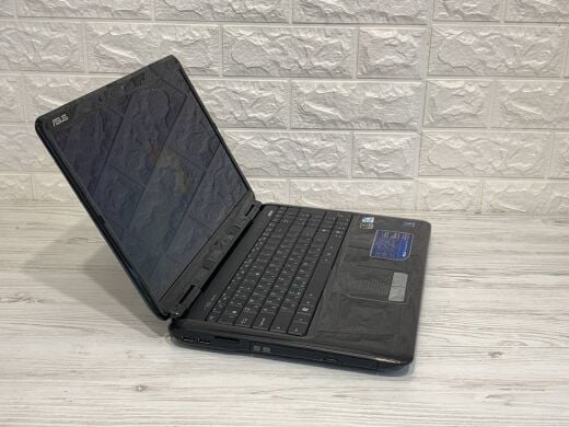 Ноутбук Asus K61IC / 16" (1366x768) TN / Intel Pentium T4300 (2 ядра по 2.1 GHz) / 4 GB DDR2 / 320 GB HDD / nVidia GeForce GT 220M, 1 GB DDR2, 128-bit / WebCam / DVD-ROM