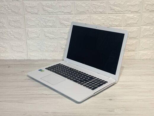 Ноутбук Asus X540SC / 15.6" (1366x768) TN / Intel Pentium N3700 (4 ядра по 1.6 - 2.4 GHz) / 4 GB DDR3 / 128 GB SSD / nVidia GeForce 810M, 1 GB DDR3, 64-bit / WebCam / DVD-ROM / Без АКБ