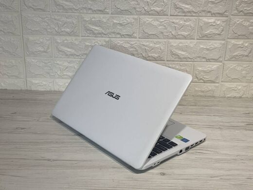 Ноутбук Asus X540SC / 15.6" (1366x768) TN / Intel Pentium N3700 (4 ядра по 1.6 - 2.4 GHz) / 4 GB DDR3 / 128 GB SSD / nVidia GeForce 810M, 1 GB DDR3, 64-bit / WebCam / DVD-ROM / Без АКБ