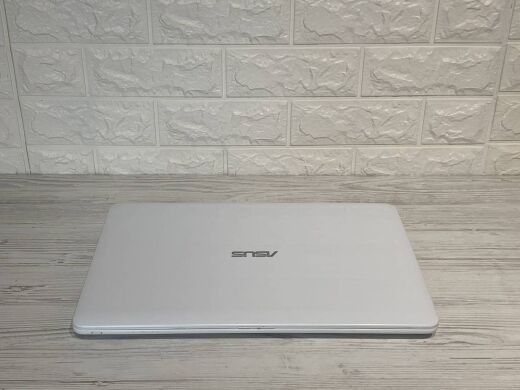 Ноутбук Asus X540SC / 15.6" (1366x768) TN / Intel Pentium N3700 (4 ядра по 1.6 - 2.4 GHz) / 4 GB DDR3 / 128 GB SSD / nVidia GeForce 810M, 1 GB DDR3, 64-bit / WebCam / DVD-ROM / Без АКБ