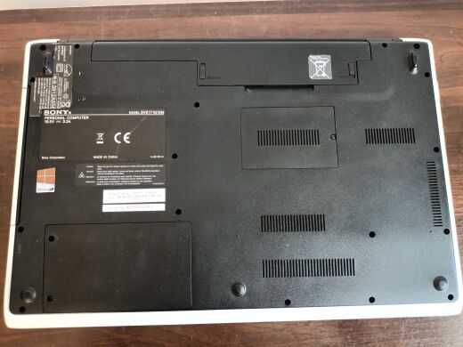 Ноутбук Б-класс Sony VaIO SVE171G / 15.6" (1366x768) TN / Intel Pentium 2020M (2 ядра по 2.4 GHz) / 8 GB DDR3 / 128 GB SSD / Intel HD Graphics 2500 / WebCam / DVD-ROM / VGA