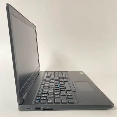 Ігровий ноутбук Dell Latitude 5580 / 15.6" (1920x1080) IPS / Intel Core i7-7820HQ (4 (8) ядра по 2.9 - 3.9 GHz) / 16 GB DDR4 / 512 GB SSD / nVidia GeForce 940MX, 2 GB GDDR5, 64-bit / WebCam / HDMI
