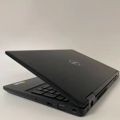 Ігровий ноутбук Dell Latitude 5580 / 15.6" (1920x1080) IPS / Intel Core i7-7820HQ (4 (8) ядра по 2.9 - 3.9 GHz) / 16 GB DDR4 / 512 GB SSD / nVidia GeForce 940MX, 2 GB GDDR5, 64-bit / WebCam / HDMI