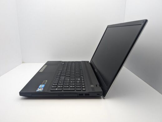 Ноутбук Samsung NP300V5A / 15.6" (1366x768) TN / Intel Core i3-2350M (2 (4) ядра по 2.3 GHz) / 6 GB DDR3 / 1000 GB HDD / nVidia GeForce GT 520MX, 1GB DDR3, 64-bit / WebCam