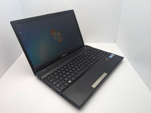 Ноутбук Samsung NP300V5A / 15.6" (1366x768) TN / Intel Core i3-2350M (2 (4) ядра по 2.3 GHz) / 6 GB DDR3 / 1000 GB HDD / nVidia GeForce GT 520MX, 1GB DDR3, 64-bit / WebCam