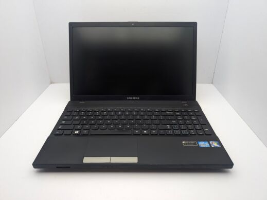 Ноутбук Samsung NP300V5A / 15.6" (1366x768) TN / Intel Core i3-2350M (2 (4) ядра по 2.3 GHz) / 6 GB DDR3 / 1000 GB HDD / nVidia GeForce GT 520MX, 1GB DDR3, 64-bit / WebCam