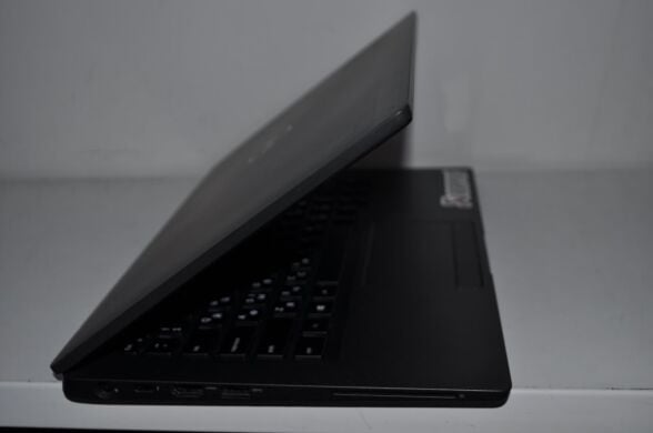 Ультрабук Dell Latitude 7400 / 14" (1920x1080) IPS / Intel Core i5-8265U (4 (8) ядра по 1.6 - 3.9 GHz) / 8 GB DDR4 / 256 GB SSD / Intel UHD Graphics / WebCam / Windows 11 Pro