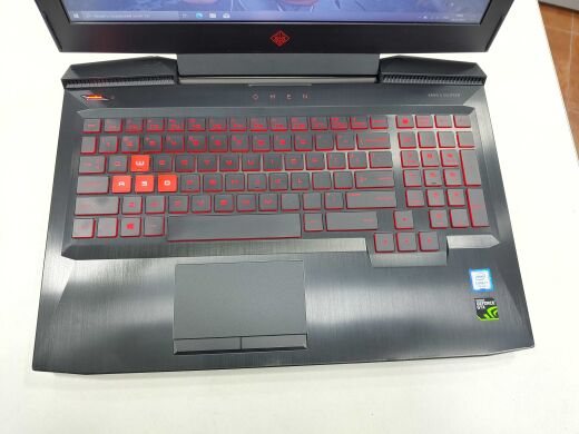 Игровой ноутбук HP OMEN 15-CE018DX / 15.6" (1920x1080) TN / Intel Core i7-7700HQ (4 (8) ядра по 2.8 - 3.8 GHz) / 8 GB DDR4 / 256 GB SSD + 1000 GB HDD / nVidia GeForce GTX 1050, 4 GB GDDR5, 128-bit / WebCam 