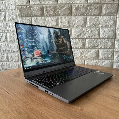 Игровой ноутбук CyberPower Tracer IV GM5MP7Y / 15.6" (1920x1080) IPS / Intel Core i7-10875H (8 (16) ядер по 2.3 - 5.1 GHz) / 16 GB DDR4 / 500 GB SSD / nVidia GeForce RTX 2070, 8 GB GDDR6, 256-bit / WebCam