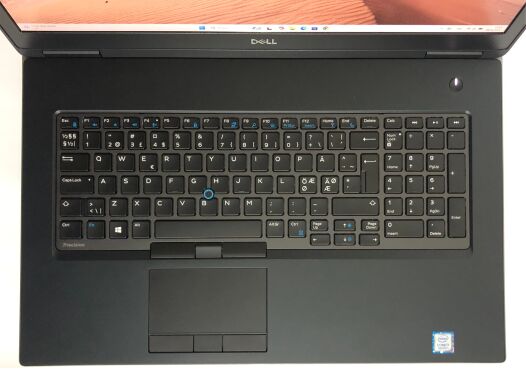 Мобильная рабочая станция Б-класс Dell Precision 7730 / 17.3" (1920x1080) IPS / Intel Core i7-8850H (6 (12) ядер по 2.6 - 4.3 GHz) / 16 GB DDR4 / 256 GB SSD NVMe / nVidia Quadro P3200, 6 GB GDDR5, 192-bit / WebCam / Win 11 Pro
