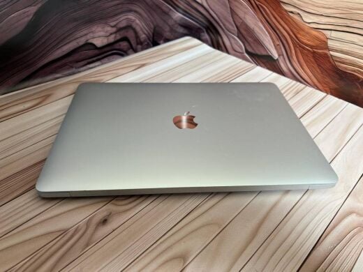 Ультрабук Apple MacBook Air 13 2018 / 13.3" (2560x1600) IPS / Intel Core i5-8210Y (2 (4) ядра по 1.6 - 3.6 GHz) / 16 GB DDR4 / 256 GB SSD / Intel UHD Graphics 617 / WebCam / MacOS