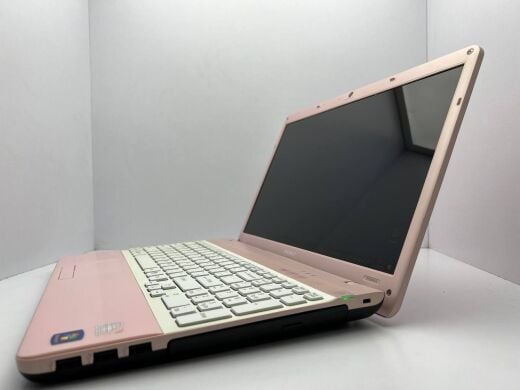 Ноутбук Sony Vaio PCG-71211V / 15.6" (1366x768) TN / Intel Core i3-330M (2 (4) ядра по 2.13 GHz) / 6 GB DDR3 / 240 GB SSD / AMD Radeon HD 5000, 512 MB DDR3, 64-bit