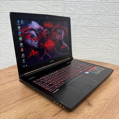 Игровой ноутбук MSI GT62VR 7RE Dominator Pro / 15.6" (1920x1080) IPS / Intel Core i7-7700HQ (4 (8) ядра по 2.8 - 3.8 GHz) / 16 GB DDR4 / 256 GB SSD M.2 + 1000 GB HDD / nVidia GeForce GTX 1070, 8 GB GDDR5, 256-bit / WebCam
