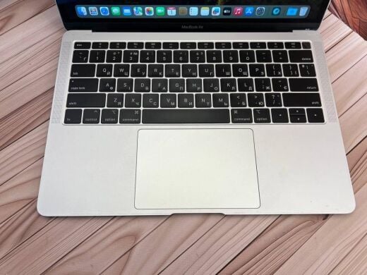 Ультрабук Apple MacBook Air 13 2018 / 13.3" (2560x1600) IPS / Intel Core i5-8210Y (2 (4) ядра по 1.6 - 3.6 GHz) / 16 GB DDR4 / 256 GB SSD / Intel UHD Graphics 617 / WebCam / MacOS