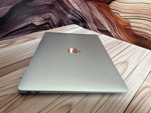 Ультрабук Apple MacBook Air 13 2018 / 13.3" (2560x1600) IPS / Intel Core i5-8210Y (2 (4) ядра по 1.6 - 3.6 GHz) / 16 GB DDR4 / 256 GB SSD / Intel UHD Graphics 617 / WebCam / MacOS