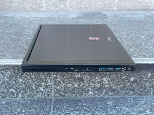 Ігровий ноутбук MSI MegaBook GS63 Stealth 8RE / 15.6" (1920x1080) IPS / Intel Core i7 7700HQ (4 (8) ядра по 2.8 - 3.8 GHz) / 16 GB DDR4 / 256 GB SSD / nVidia GeForce GTX 1060, 6 GB GDDR5, 192-bit / WebCam / Win 10 Home