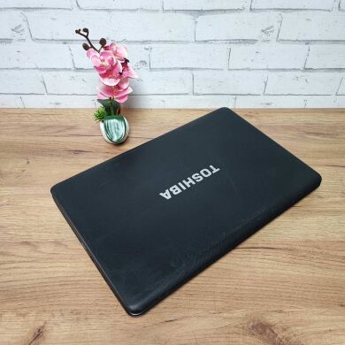 Ноутбук Toshiba Satellite C670 / 17.3" (1600x900) TN / Intel Core i3-380M (2 (4) ядра по 2.53 GHz) / 8 GB DDR3 / 300 GB HDD / Intel HD Graphics / WebCam / DVD-RW Ноутбук Toshiba Satellite C670 / 17.3" (1600x900) TN / Intel Core i3-380M (2 (4) ядра по 2.53 GHz) / 8 GB DDR3 / 300 GB HDD / Intel HD Graphics / WebCam / DVD-RW