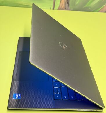 Мобільна робоча станція Dell Precision 5560 / 15.6" (1920x1200) IPS / Intel Core i7-11800H (8 (16) ядер по 2.3 - 4.6 GHz) / 16 GB DDR4 / 512 GB SSD / nVidia Quadro T1200, 4 GB GDDR6, 128-bit / WebCam / Type-C Мобільна робоча станція Dell Precision 5560 / 15.6" (1920x1200) IPS / Intel Core i7-11800H (8 (16) ядер по 2.3 - 4.6 GHz) / 16 GB DDR4 / 512 GB SSD / nVidia Quadro T1200, 4 GB GDDR6, 128-bit / WebCam / Type-C