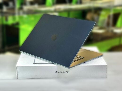 Ультрабук Apple MacBook Air 15 M2 2023 A2941 / 15.3" (2880x1864) IPS / Apple M2 (8 ядер по 3.5 GHz) / 8 GB DDR5 / 256 GB SSD / Apple M2 Graphics / WebCam / MacOS Ультрабук Apple MacBook Air 15 M2 2023 A2941 / 15.3" (2880x1864) IPS / Apple M2 (8 ядер по 3.5 GHz) / 8 GB DDR5 / 256 GB SSD / Apple M2 Graphics / WebCam / MacOS