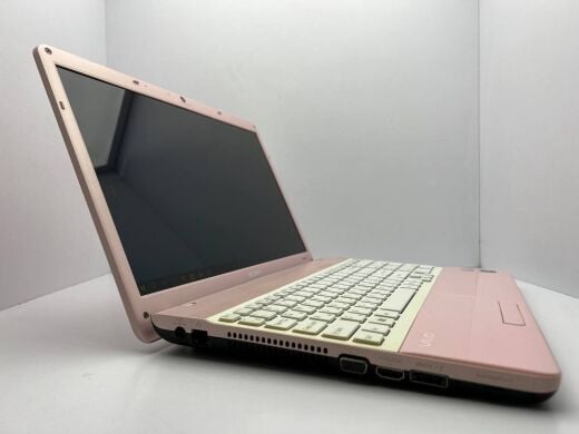 Ноутбук Sony Vaio PCG-71211V / 15.6" (1366x768) TN / Intel Core i3-330M (2 (4) ядра по 2.13 GHz) / 6 GB DDR3 / 240 GB SSD / AMD Radeon HD 5000, 512 MB DDR3, 64-bit