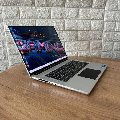 Игровой ноутбук Gigabyte Aero 16 XE5 / 16" (3840x2400) IPS / Intel Core i7-12700H (14 (20) ядер по 3.5 - 4.7 GHz) / 16 GB DDR5 / 1000 GB SSD / nVidia GeForce RTX 3070 Ti, 8 GB GDDR6, 256-bit / WebCam + USB-адаптер