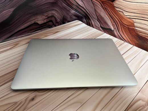 Ультрабук Apple MacBook Air 13 2018 / 13.3" (2560x1600) IPS / Intel Core i5-8210Y (2 (4) ядра по 1.6 - 3.6 GHz) / 16 GB DDR4 / 256 GB SSD / Intel UHD Graphics 617 / WebCam / MacOS