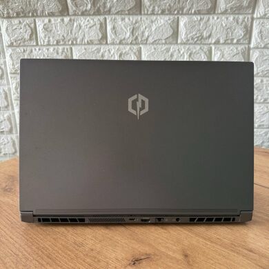 Игровой ноутбук CyberPower Tracer IV GM5MP7Y / 15.6" (1920x1080) IPS / Intel Core i7-10875H (8 (16) ядер по 2.3 - 5.1 GHz) / 16 GB DDR4 / 500 GB SSD / nVidia GeForce RTX 2070, 8 GB GDDR6, 256-bit / WebCam