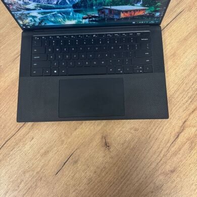 Мобильная рабочая станция Dell Precision 5550 / 15.6" (1920x1200) IPS / Intel Core i7-10750H (6 (12) ядра по 2.6 - 5.0 GHz) / 16 GB DDR4 / 512 GB SSD / nVidia Quadro T2000 Max-Q, 4 GB GDDR5, 128-bit / WebCam