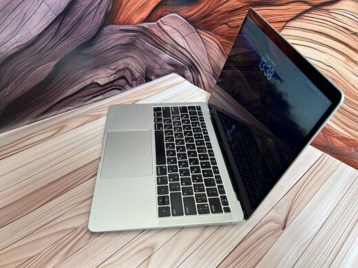 Ультрабук Apple MacBook Air 13 2018 / 13.3" (2560x1600) IPS / Intel Core i5-8210Y (2 (4) ядра по 1.6 - 3.6 GHz) / 16 GB DDR4 / 256 GB SSD / Intel UHD Graphics 617 / WebCam / MacOS