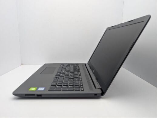 Ноутбук HP 250 G7 / 15.6" (1920x1080) TN / Intel Core i3-7020U (2 (4) ядра по 2.3 GHz) / 8 GB DDR4 / 256 GB SSD / nVidia GeForce MX110, 2 GB GDDR5, 64-bit / WebCam Ноутбук HP 250 G7 / 15.6" (1920x1080) TN / Intel Core i3-7020U (2 (4) ядра по 2.3 GHz) / 8 GB DDR4 / 256 GB SSD / nVidia GeForce MX110, 2 GB GDDR5, 64-bit / WebCam