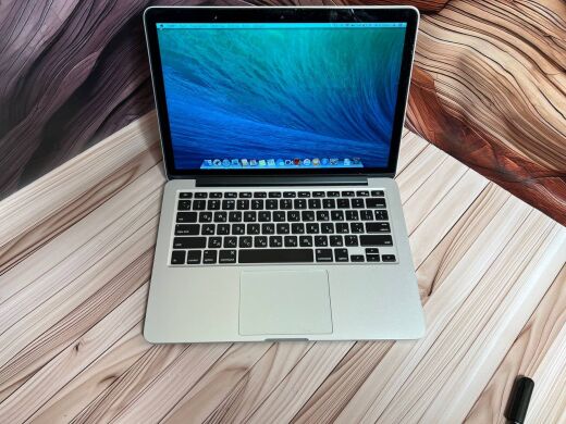 Ультрабук Б-клас Apple MacBook Pro 13 A1502 / 13.3" (2560x1600) IPS / Intel Core i7-4558U (2 (4) ядра по 2.8 - 3.3 GHz) / 16 GB DDR3 / 256 GB SSD / Intel Iris Graphics 5100 / WebCam / MacOS