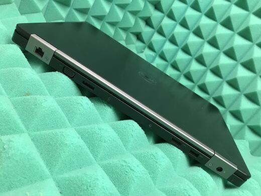 Ігровий ноутбук Б-клас Dell Latitude E5570 / 15.6" (1366x768) TN / Intel Core i7-6600U (2 (4) ядра по 2.6 - 3.4 GHz) / 8 GB DDR4 / 240 GB SSD / AMD Radeon R7 M360, 2 GB DDR3, 64-bit / WebCam / Win 10 Pro