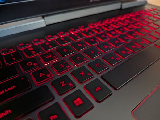 Ігровий ноутбук Dell Inspiron 15-7577 / 15.6" (1920x1080) IPS / Intel Core i7-7700HQ (4 (8) ядра по 2.8 - 3.8 GHz) / 32 GB DDR4 / 256 GB SSD + 1000 GB HDD / nVidia GeForce GTX 1060, 6 GB GDDR5, 192-bit / WebCam / Windows 10