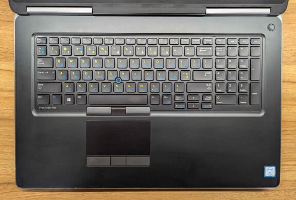 Мобільна робоча станція Dell Precision 7720 / 17.3" (1920x1080) IPS / Intel Core i7-7920HQ (4 (8) ядра по 3.1 - 4.1 GHz) / 32 GB DDR4 / 512 GB SSD / nVidia Quadro P3000, 6 GB GDDR5, 192-bit / WebCam / Windows 10