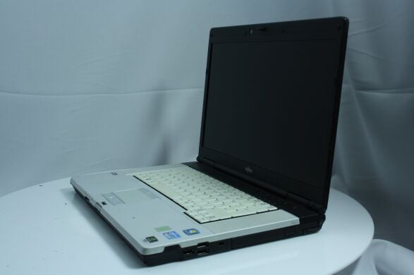 Мобільна робоча станція Fujitsu Celsius H710 / 15.6" (1280x800) TN / Intel Core i7-2720QM (4 (8) ядра по 2.2 - 3.3 GHz) / 16 GB DDR3 / 240 GB SSD / nVidia Quadro 1000M, 2 GB GDDR3, 128-bit / NoWebCam