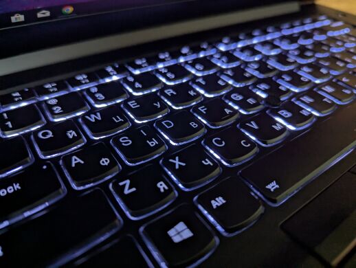 Мобільна робоча станція Lenovo ThinkPad P1 Gen 2 / 15.6" (1920x1080) IPS / Intel Core i7-9850H (6 (12) ядер по 2.6 - 4.6 GHz) / 32 GB DDR4 / 1000 GB SSD / nVidia Quadro T1000, 4 GB GDDR6, 128-bit / WebCam / Fingerprint / Windows 10 Мобільна робоча станція Lenovo ThinkPad P1 Gen 2 / 15.6" (1920x1080) IPS / Intel Core i7-9850H (6 (12) ядер по 2.6 - 4.6 GHz) / 32 GB DDR4 / 1000 GB SSD / nVidia Quadro T1000, 4 GB GDDR6, 128-bit / WebCam / Fingerprint / Windows 10