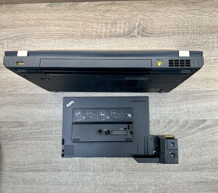 Мобильная рабочая станция Lenovo ThinkPad W530 / 15.6" (1600x900) IPS / Intel Core i5-3320M (2 (4) ядра по 2.6 - 3.3 GHz) / 8 GB DDR3 / 240 GB SSD / nVidia Quadro K1000M, 2 GB DDR3, 128-bit / Win 10 Pro + Dock station