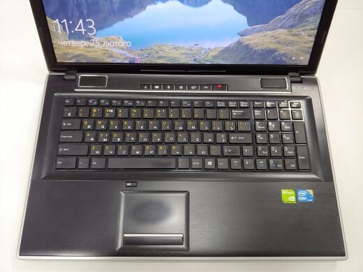 MSI Nobilis MS-1755 / 17.3" (1600x900) TN / Intel Core i5-3230M (2(4) ядра по 2.6 - 3.2 GHz) / 8 GB DDR3 / 160 GB SSD / NVIDIA GeForce GT 645M 2GB / DVD-ROM, Web-cam